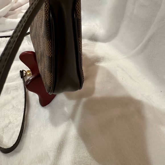 Louis Vuitton Pochette Accessories - Picture 9 of 13